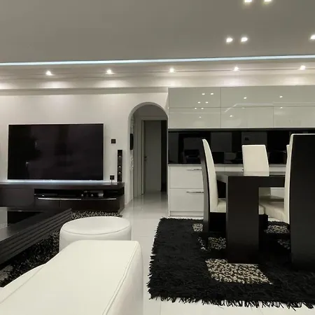 Alfa Luxury Apartment *